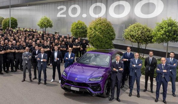 lamborghini urus f.jpg, 81 KB