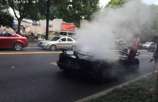 lamborghini-aventador 4.jpg, 55 KB