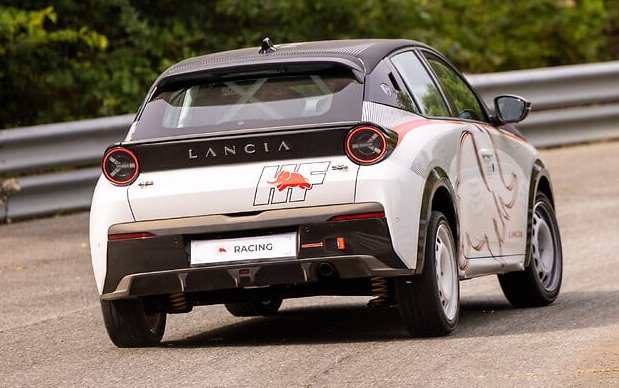 lancia hf 76665.jpg, 80 KB