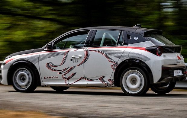 lancia hf 766666.jpg, 73 KB