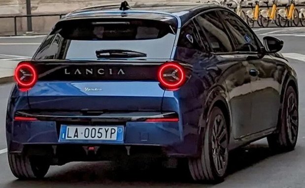 lancia y 3666.jpg, 64 KB