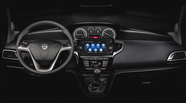 lancia y 4555.jpg, 36 KB