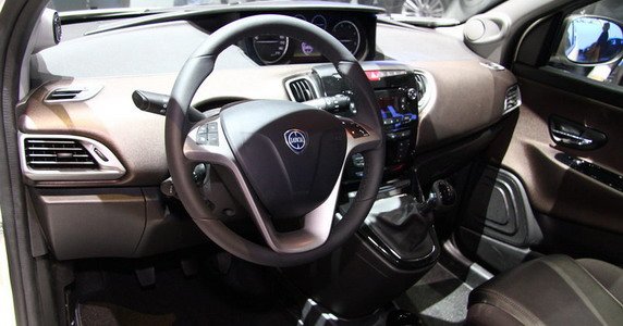 lancia ypsilon 11.jpg, 53 KB