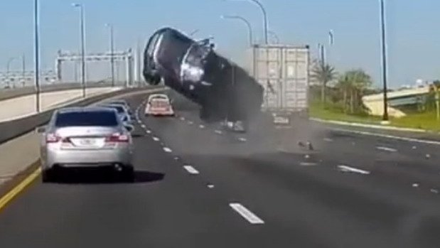 land rover carsh.jpg, 33 KB