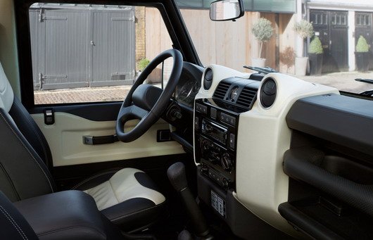 land rover defender 90 autobiography.jpg, 49 KB