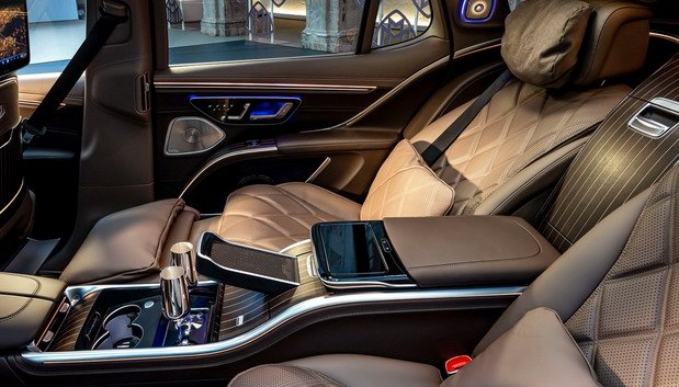 maybach eqs 22222.jpg, 79 KB
