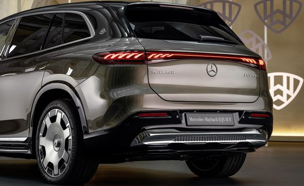 maybach eqs 22222221.jpg, 65 KB