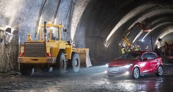 mazda 2 rekla.jpg, 66 KB