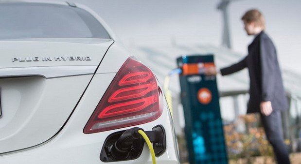 mercedes plug in.jpg, 43 KB