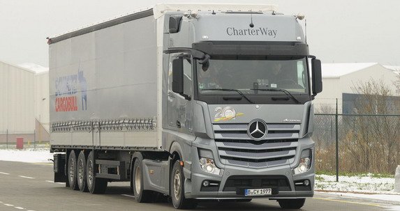 mercedes road 1.jpg, 56 KB