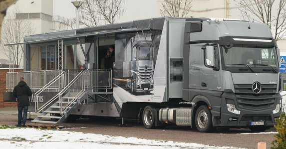 mercedes road 11.jpg, 74 KB