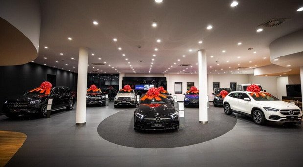 mercedes salon 1.jpg, 51 KB