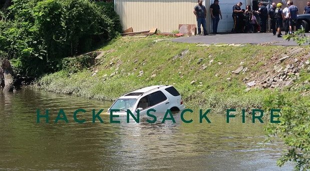 mercedes u reci.jpg, 103 KB