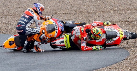 moto gp rosi crash.jpg, 85 KB