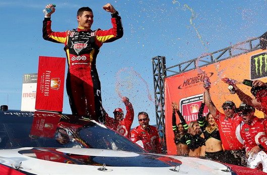 nascar larson.jpg, 85 KB