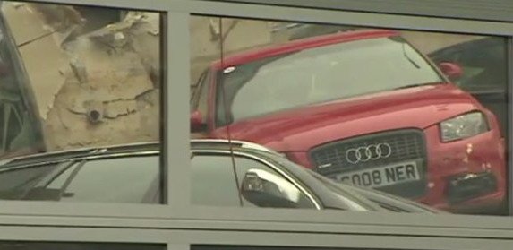 pao-krov-u-audi-salonu-20-automobila-unisteno.jpg, 34 KB