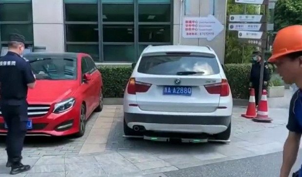 parking china.jpg, 58 KB