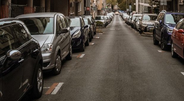 parkirani automobili.jpg, 74 KB