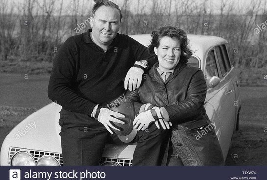 pat-moss-carlsson-avec-erik-carlsson-portant-la-nouvelle-conduite-d-alexandre-sont.jpg, 60 KB