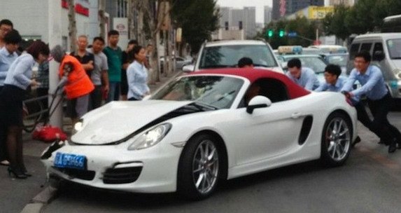 porsche crash 1.jpg, 47 KB