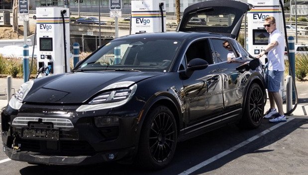 porsche macan 6777.jpg, 82 KB