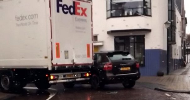porsche parking.jpg, 36 KB
