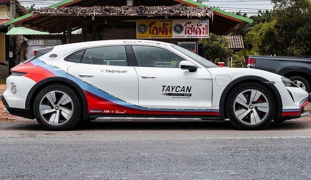 porsche taycan 1233.jpg, 100 KB