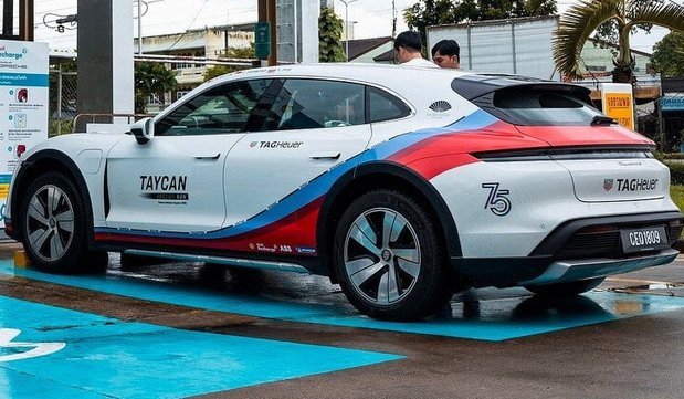 porsche taycan 124.jpg, 93 KB