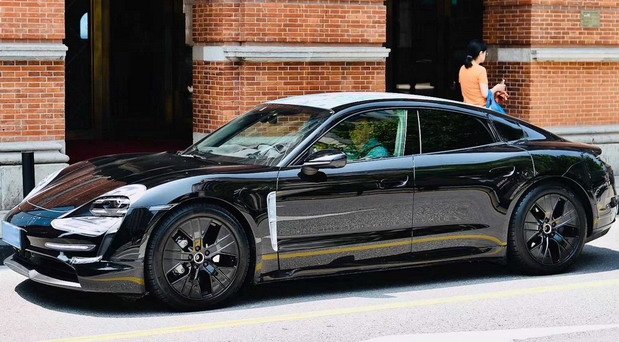 porsche-taycan 1.jpg, 85 KB