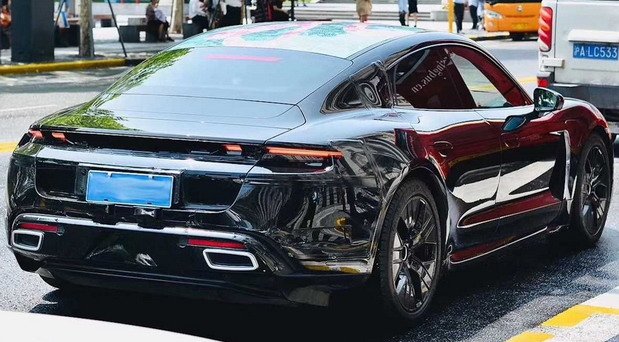 porsche-taycan 11.jpg, 83 KB