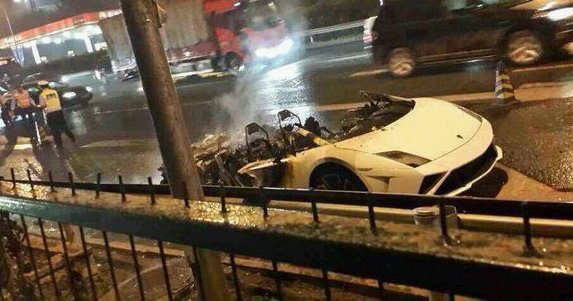 pozar-lambo-peking-2.jpg, 65 KB