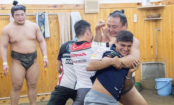 sumo 1.jpg, 70 KB