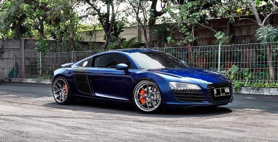 supreme audi r8 1.jpg, 87 KB