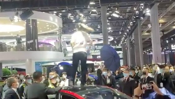 tesla auto show.jpg, 56 KB