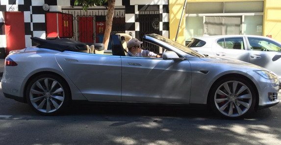 tesla cabrio 11.jpg, 54 KB
