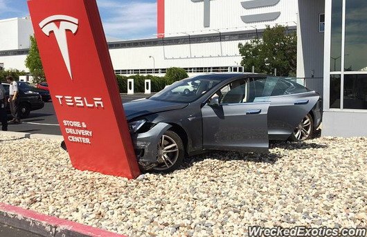 tesla crash.jpg, 85 KB