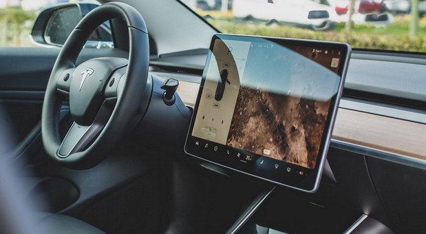 tesla ekran.jpg, 51 KB