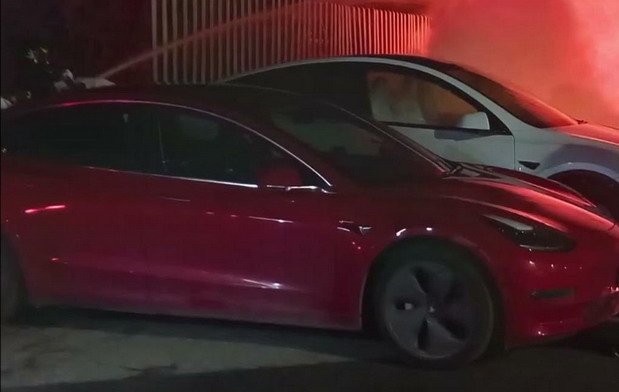 tesla pozar 4556.jpg, 38 KB
