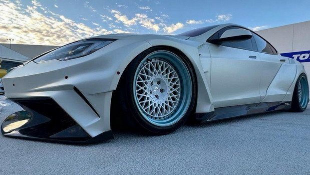 tesla sema 11.jpg, 76 KB