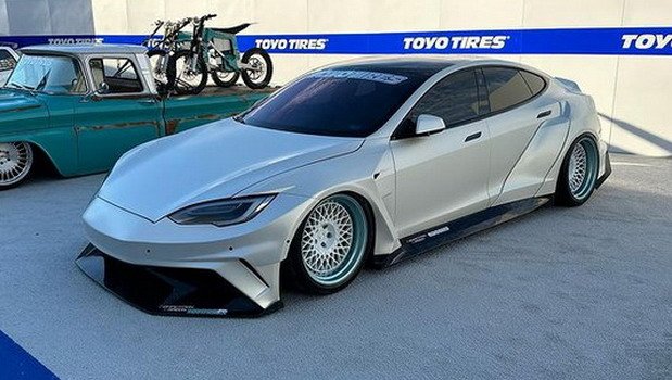 tesla sema 1111.jpg, 75 KB