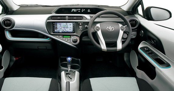 toyota aqua 1111.jpg, 61 KB