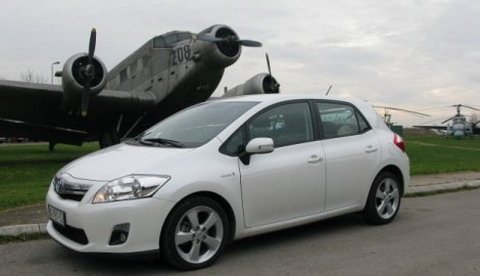 toyota auris hsd blic.jpg, 30 KB