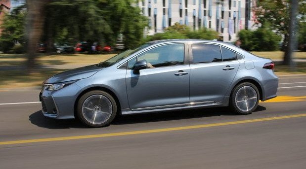 toyota corolla sedan.jpg, 55 KB