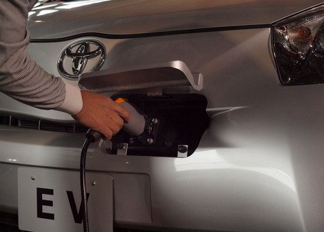 toyota iq ev 11.jpg, 42 KB