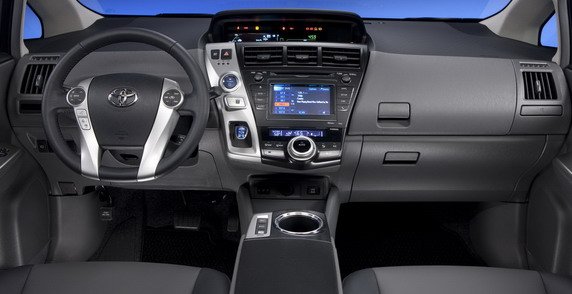 toyota prius v 11111.jpg, 41 KB