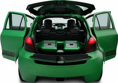 toyota yaris-five-door-tailback.jpg, 33 KB