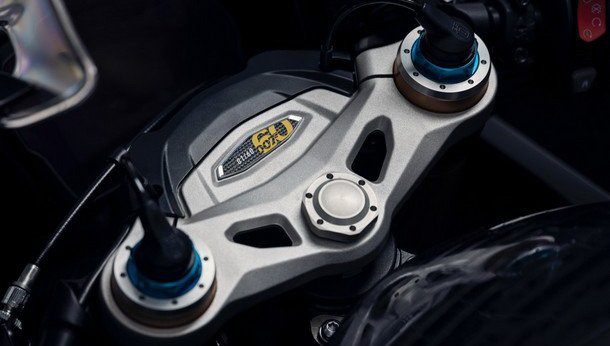 triumph-speed-triple-1200-rr-bond-edition-3.jpg, 44 KB