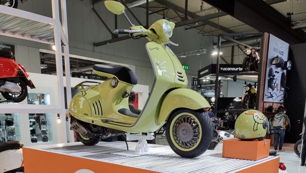 vespa-946-10-anniversario-2.jpg, 78 KB