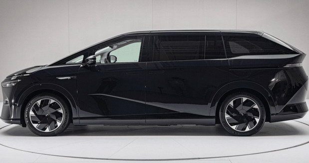 xpeng x9 99.jpg, 40 KB