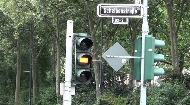 zuto svetlo.jpg, 95 KB